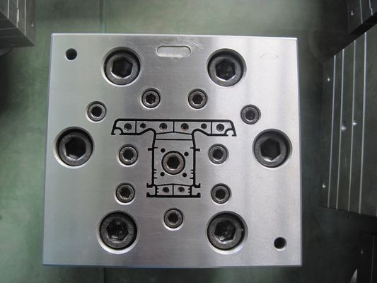 Modello di profilo UPVC argento con e elettroplatazione Opzioni di trattamento superficiale di lucidatura