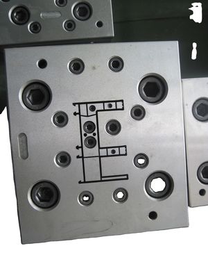 Modello di profilo UPVC argento con e elettroplatazione Opzioni di trattamento superficiale di lucidatura