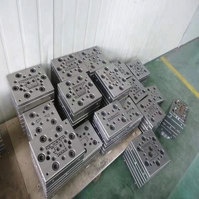 Modello di profilo UPVC argento con e elettroplatazione Opzioni di trattamento superficiale di lucidatura