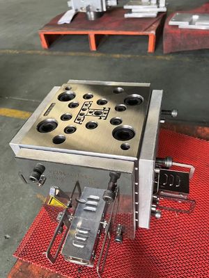 Stampo per estrussione per due cavità di matrice di schiumazione in plastica e strumento di modellazione del profilo per estrussione