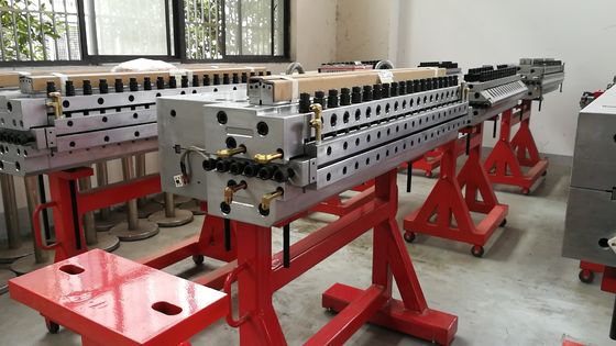 Stampo di estrussione per mobili e cartelloni pubblicitari a cavità singola 1320 mm P20