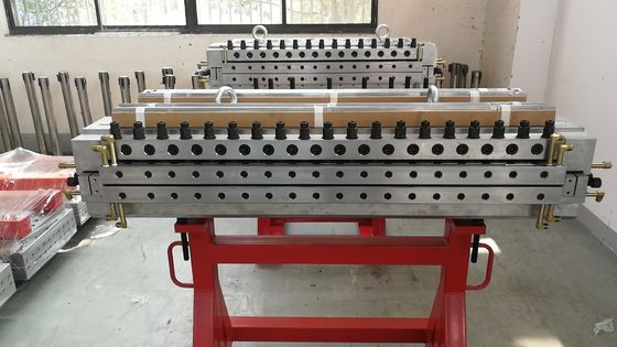 Stampo di estrussione per mobili e cartelloni pubblicitari a cavità singola 1320 mm P20