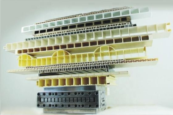 Stampo di estrussione per la produzione di prodotti per la casa in plastica in PVC WPC