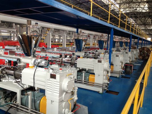 38CrMoALA Materiale a vite WPC PVC Linea di produzione di macchine per l'estrusione dei profili dei pannelli murali