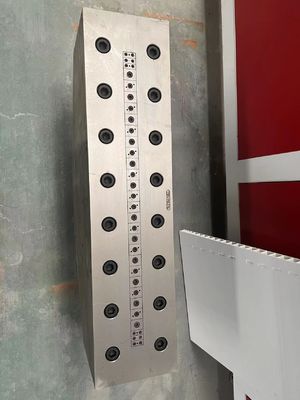 Matrice / calibratore / testa di stampaggio per estrussione di plastica in PVC argento con 1 cavità di stampo