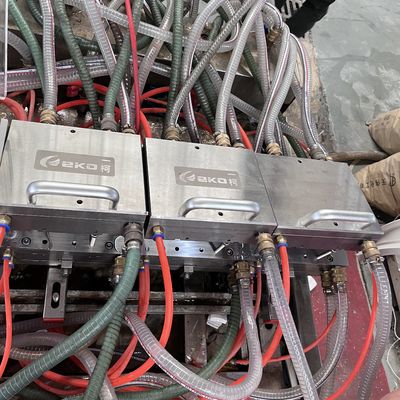 Scaffalatura, lucidatura, polizzatura di PVC, giubbotti, profilati di assi, stampi di estrusione per prodotti