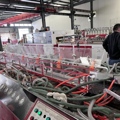 Scaffalatura, lucidatura, polizzatura di PVC, giubbotti, profilati di assi, stampi di estrusione per prodotti