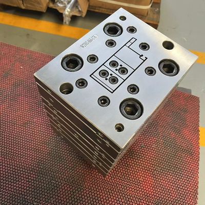 3Cr17 Stampi per profili di finestre per estrussione in PVC per macchine per la fabbricazione di porte e finestre in UPVC