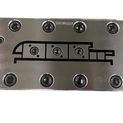 Stampo di profilo ausiliario in PVC e strumento di copertura di porta in legno in plastica in WPC con progettazione AutoCAD
