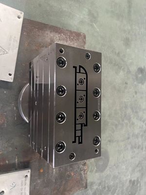 Stampo di profilo ausiliario in PVC e strumento di copertura di porta in legno in plastica in WPC con progettazione AutoCAD