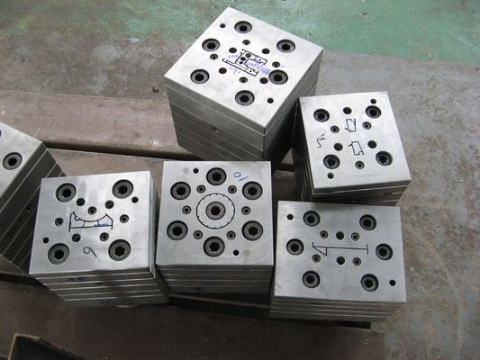 Profili di vetrina in PVC Estrussione Stampo stampato Strumenti EKO per un'elevata produttività ed efficienza