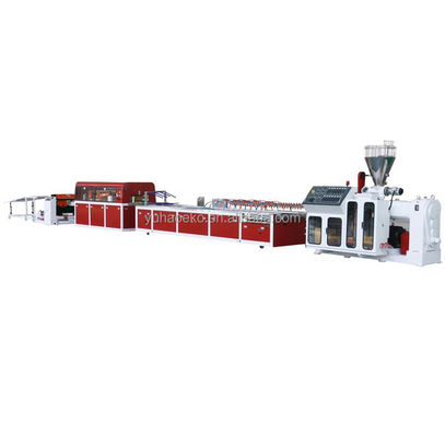 Linea di produzione di macchine per la produzione di pannelli per porte vuote in PVC argento 1000 mm WPC con PVC rigido