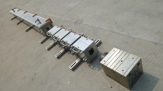 Stampo di estrussione per prodotti di pavimentazione in WPC con materiale da stampo EKO e 3Cr17