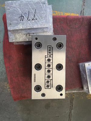 1 Stampo di porta WPC impermeabile a cavità realizzato in materiale UPVC per case e edifici moderni