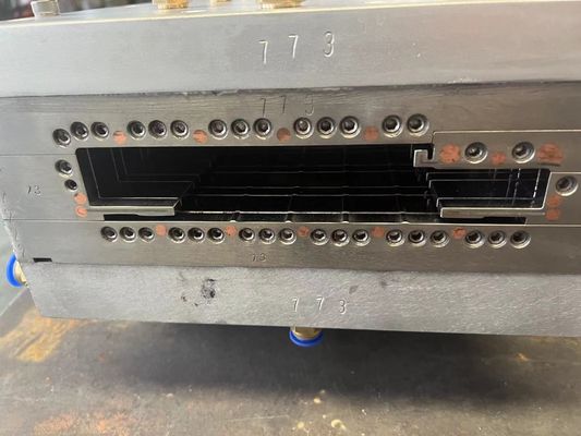 1 Stampo di porta WPC impermeabile a cavità realizzato in materiale UPVC per case e edifici moderni