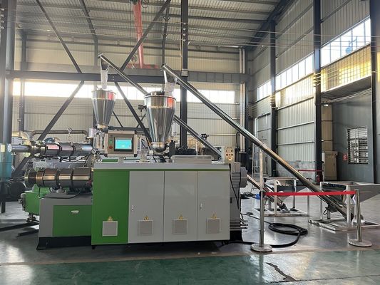 Macchina di estrusione per pavimenti in WPC composito per pavimenti e assi in WPC