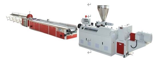 Macchine per la realizzazione di pavimenti esterni in legno WPC in plastica composita