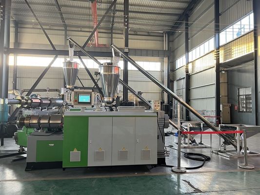 Macchine per la realizzazione di pavimenti esterni in legno WPC in plastica composita