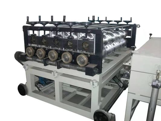 Linea di produzione di piastrelle per tetto in PVC a doppia vite con diametro di vite di 80/156 mm