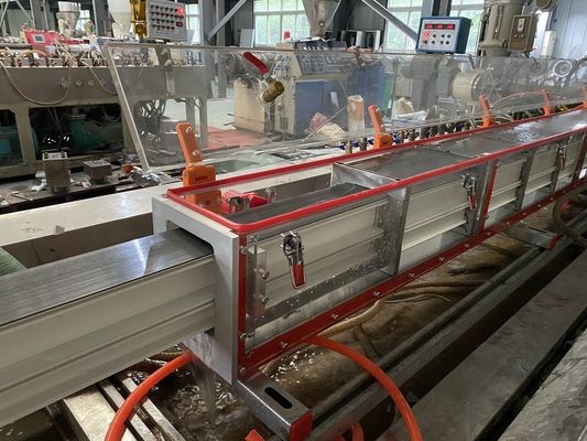Macchina di produzione di stampi per profili di vetro in PVC con software di progettazione AutoCAD