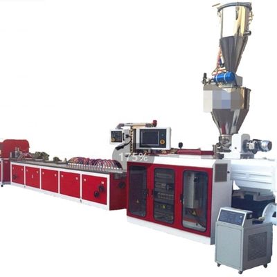 Linea di macchine di estrusione WPC a doppia vite conica a rotazione contraria per una produzione superiore
