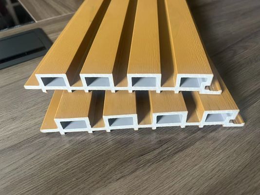 Linea di macchine di estrusione WPC a doppia vite conica a rotazione contraria per una produzione superiore