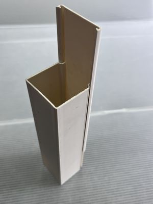 Progettazione di stampi per estrussione di profili UPVC di materiale plastico per stampi per veicoli di prodotto