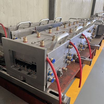 Linea di estrussione per stampi a telaio in UPVC a taglia personalizzata con lucidatura elettroplata