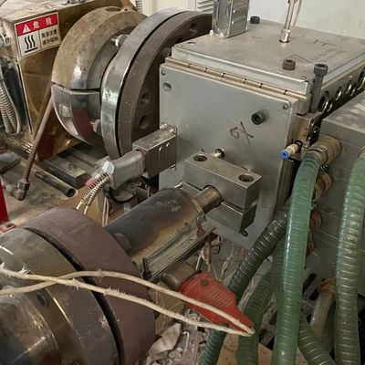 Macchine per stampaggio a estruzione di vetro in PVC a coestrusione con trattamento superficiale di elettroplatazione