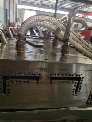 Due cavità di argento per estrussione a stampo per modellare il telaio delle porte UPVC e il rivestimento d'argento