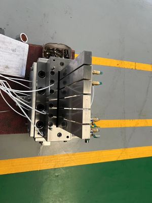 Modello di estrussione per pannelli murali in UPVC migliore per un design durevole e alla moda