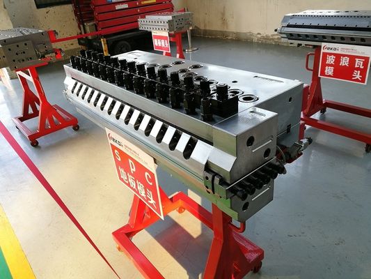 Linea di estrusione del pavimento SPC cinese con modalità di modellazione 3CR17 e stampo di estrusione