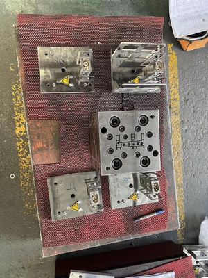Profili in PVC personalizzati con materiale da stampo 3CR17 Produzione e progettazione
