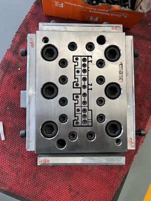 1 Stampo a cavità per copertura di porte in legno di plastica WPC e profilo per finestre UPVC