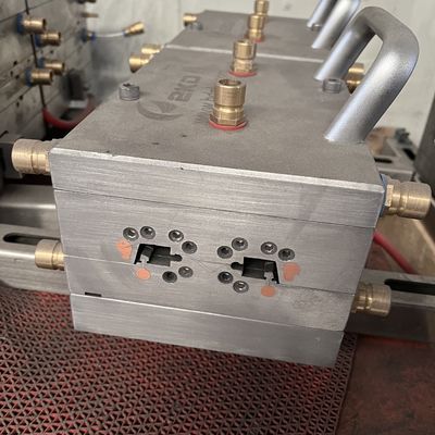1 Stampo a cavità per copertura di porte in legno di plastica WPC e profilo per finestre UPVC