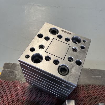 Forme di porte e finestre in UPVC fabbricate con profili in PVC di frigoriferi da campeggio in plastica riciclata