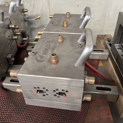 Stampo per estrussione per pavimentazione in legno coperture di porte di finestre composite Asa Pc Pe Upvc Profile