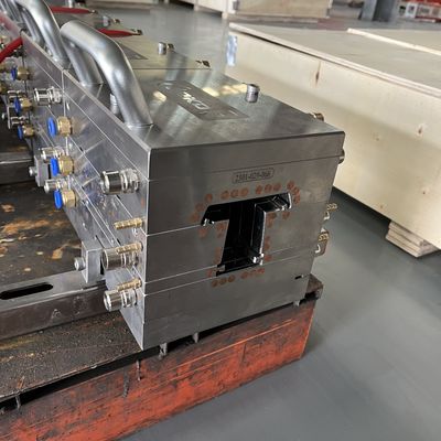 Disegno AutoCAD Forme di profilo in PVC argento per estrussione di finestre e porte in vari disegni