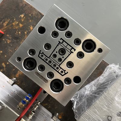 Disegno AutoCAD Forme di profilo in PVC argento per estrussione di finestre e porte in vari disegni