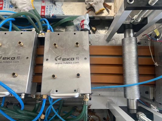 3CR17 Macchina per la produzione di pavimenti WPC per pavimenti e pannelli murali esterni
