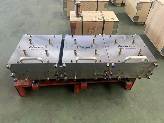 Trattamento di lucidatura con elettroplatazione 3CR17 UPVC Hollow Panel Mold per pannelli per porte e pareti