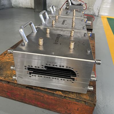 3CR17 Materiale per lo stampo Produttore di stampi per estrussione di profili in PVC per cornici di porte in legno e plastica