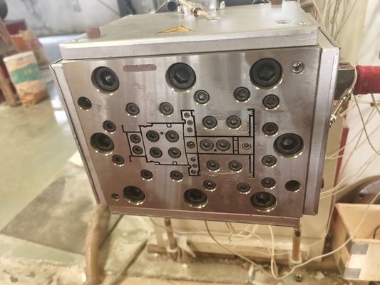 Stampo di estrusione WPC ad alta precisione con trattamento superficiale di lucidatura elettroplata
