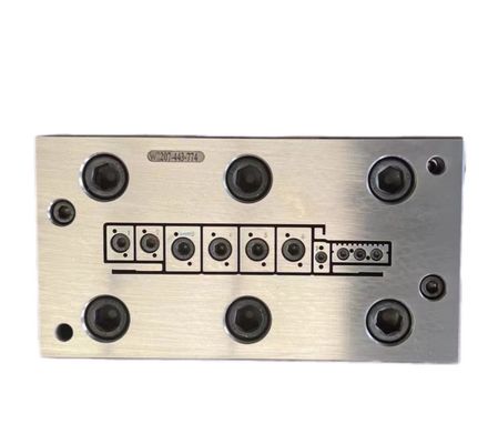 Precise PVC WPC Silver Door Frame Profile Extrusion Mould per le esigenze di stampaggio in plastica