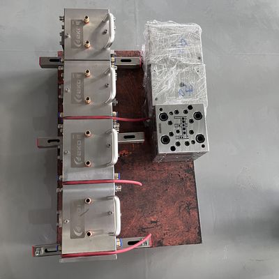 Modello in UPVC di dimensioni del cliente per profili di finestre e porte realizzati con estrussione