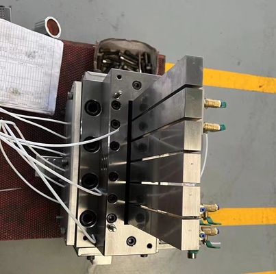 Modello di pannelli esterni per PE argento estrussione di legno di plastica di pavimento e porta