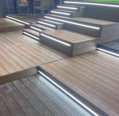 Strumenti di estrussione di stampi per pavimenti e pannelli murali in PE progettati per AutoCAD