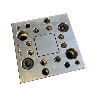 Profil esterno Prodotto per finestre 3CR17 PVC Stampo e taratura con serbatoio dell'acqua
