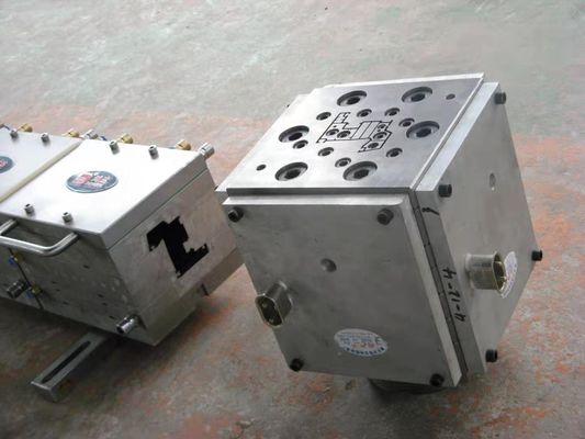 Stampo di estrusione per profili di plastica UPVC per la produzione di parti di finestre e porte