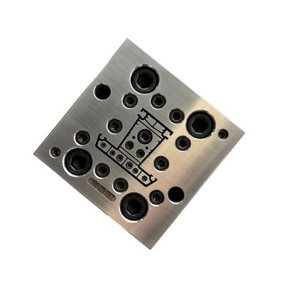 1 Stampo per profili in PVC in argento a cavità per finestre e porte in argento